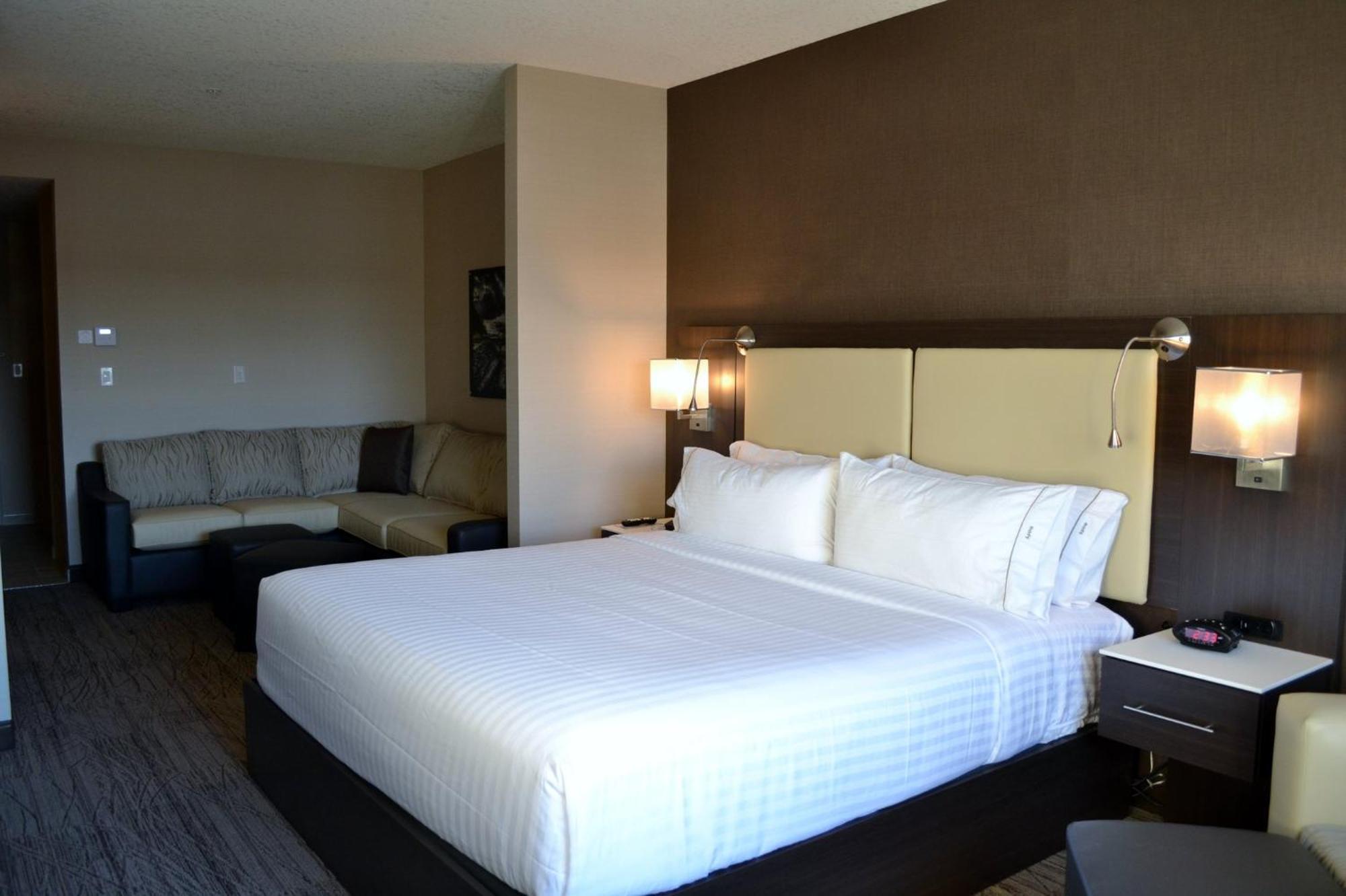Holiday Inn Express & Suites Cold Lake By Ihg Luaran gambar